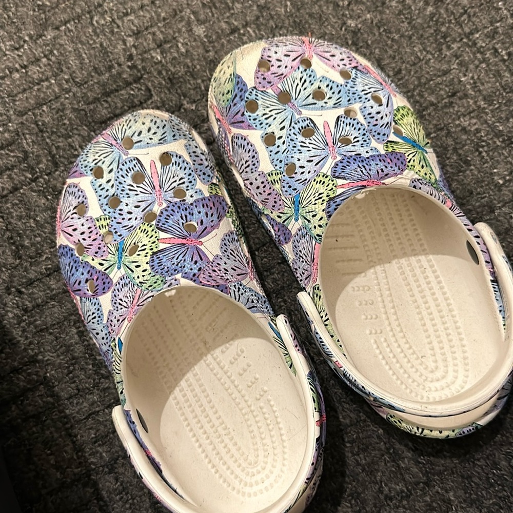Crocs size 1 girls